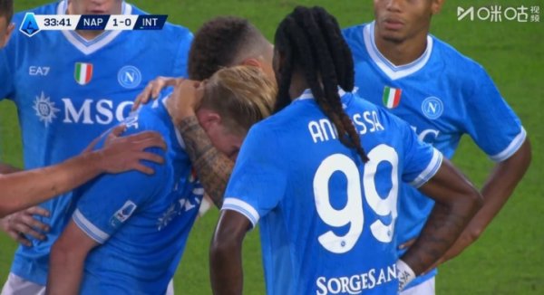 疑似又是腿筋伤情🚨德布劳内点射时负伤 ,直接被队医搀扶下场